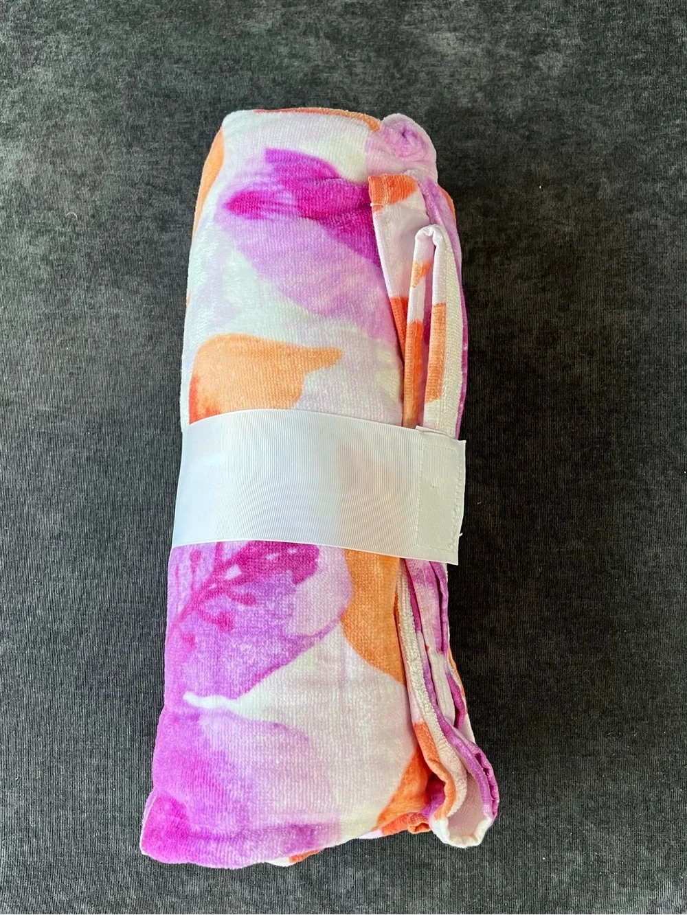 NWT Christian Siriano Oversized Floral Beach Towel